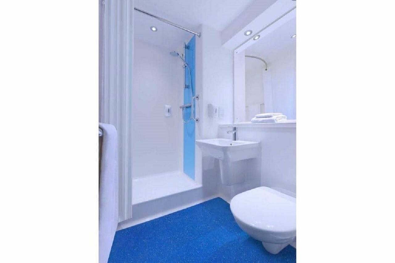 Travelodge London Richmond Central Exterior photo